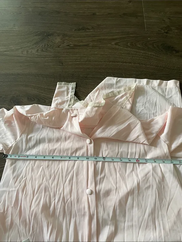 Women’s Vintage Vanity Fair Light Pink Nylon Housecoat/Robe Nightgown, Size 34 - Image 3