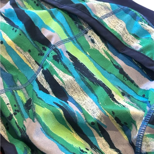 Lululemon Run 2.5” Speed Shorts in Seven Wonders Blue Pattern Size 8 - Image 5
