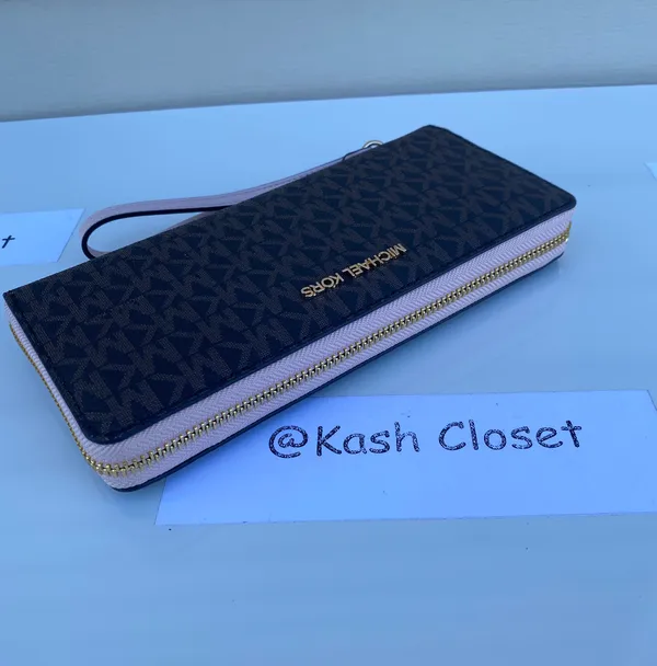 Michael Kors Large Logo Travel Continental Wallet - Powder blush/Brown - Image 5