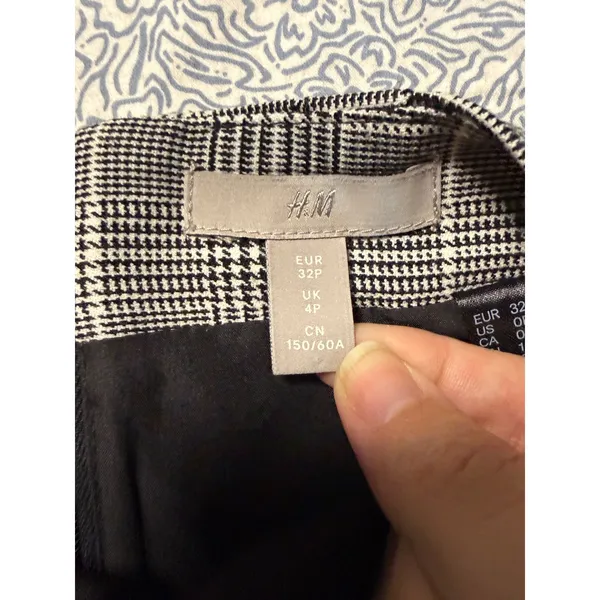 NWOT H&M Women Mini Skirt Black White Houndstooth Size 0 Petite Lined Plaid - Image 2