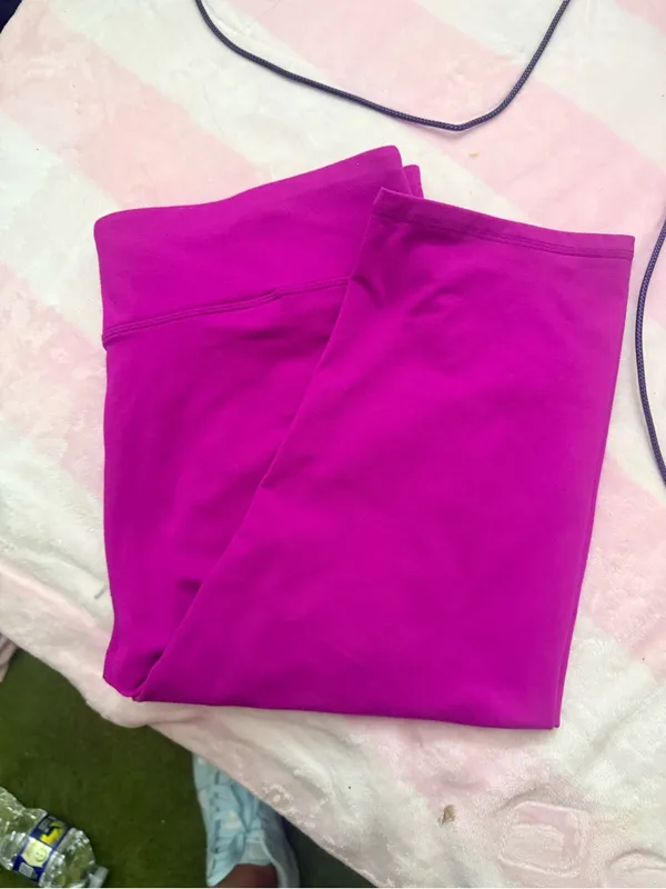 Fabletics Women’s Define Powerhold mid rise Capri cropped Leggings - Image 5