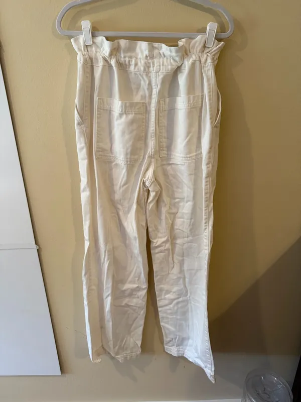 Universal Threads Cream Women's paper bag jeans - Image 3