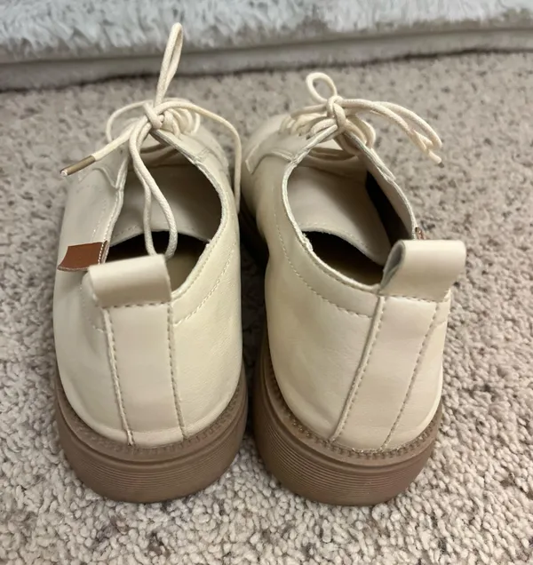Youma platform loafer size 8  - Image 3