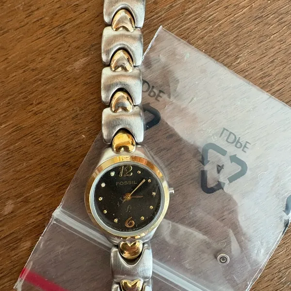 Fossil Gold and Black Watch with Heart Links - Image 3