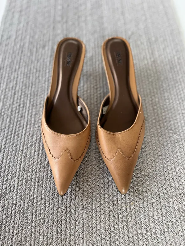 Vintage 90s Y2K Mossimo Tan Leather Western Style Pointed Toe Kitten Heels 7.5 - Image 2