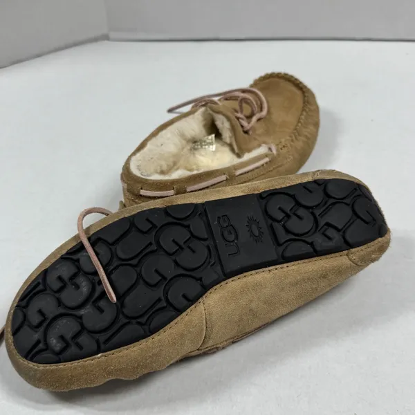 UGG‎ Women's Dakota Wool Lined Suede Slipper - Size 8. - Image 4