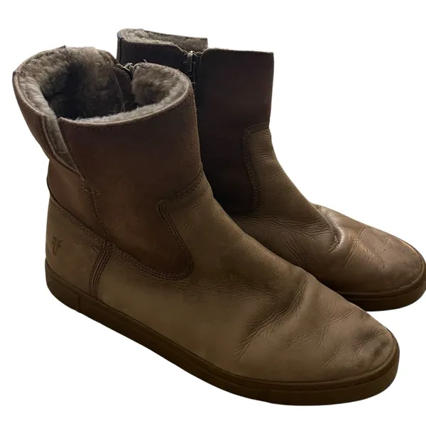 Frye Women's Gemma Short Shearling Winter Boots - Image 3