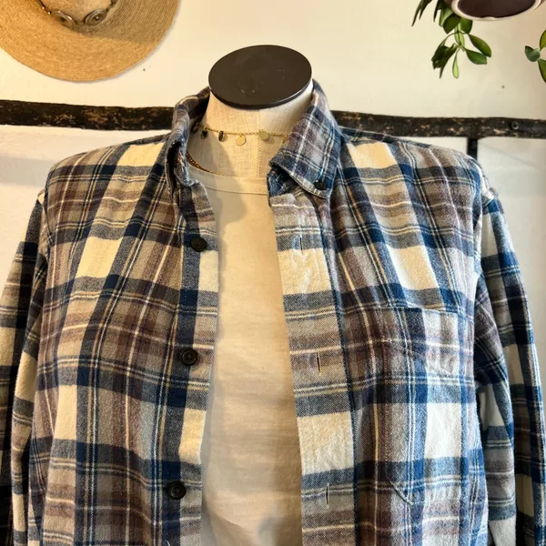 L.L. Bean Blue Plaid 100% Cotton Long Sleeve Button Down Shirt Size Large - Image 6