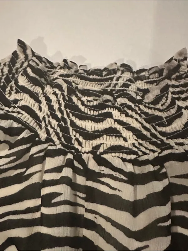 NWOT J. Crew Black and White Smocked Zebra Top. Sz Medium - Image 4