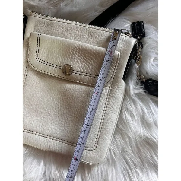 Coach leather white crossbody bag authentic with adjustable black strap - Image 7