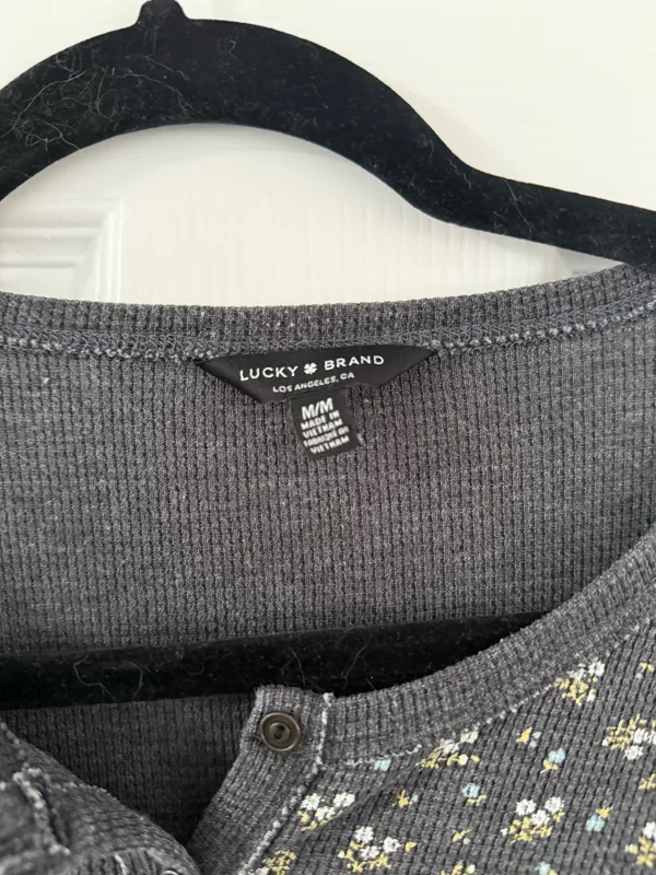 Y2K Lucky Brand Long Sleeve Top - Image 4