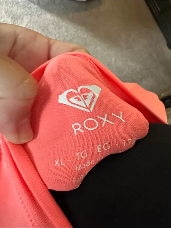 Roxy Coral Pink Long-Sleeve Rashguard Top NWOT - Image 4