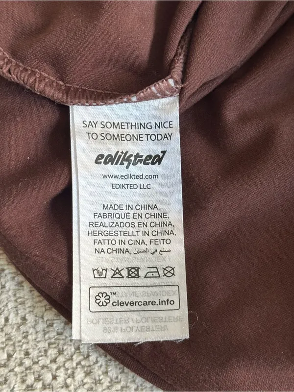 edikted Thia Ruched Bead Foldover Shorts - Image 5