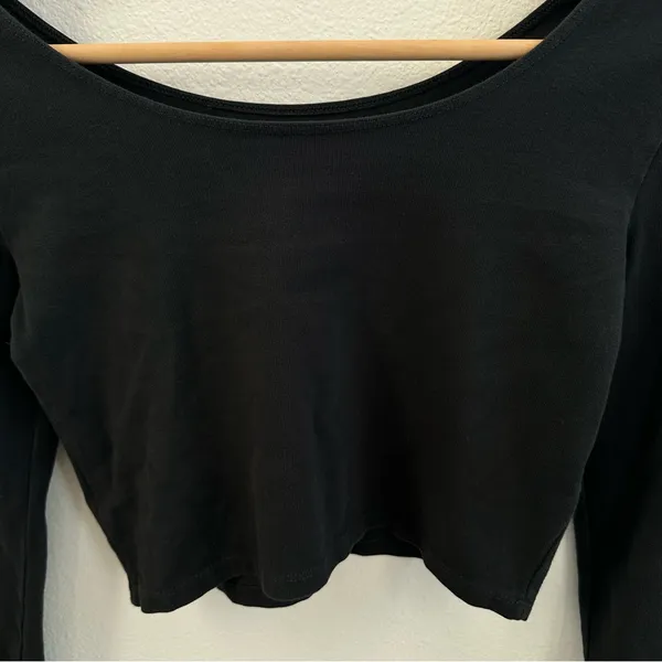 Brandy Melville Black long sleeve crop top - Image 3