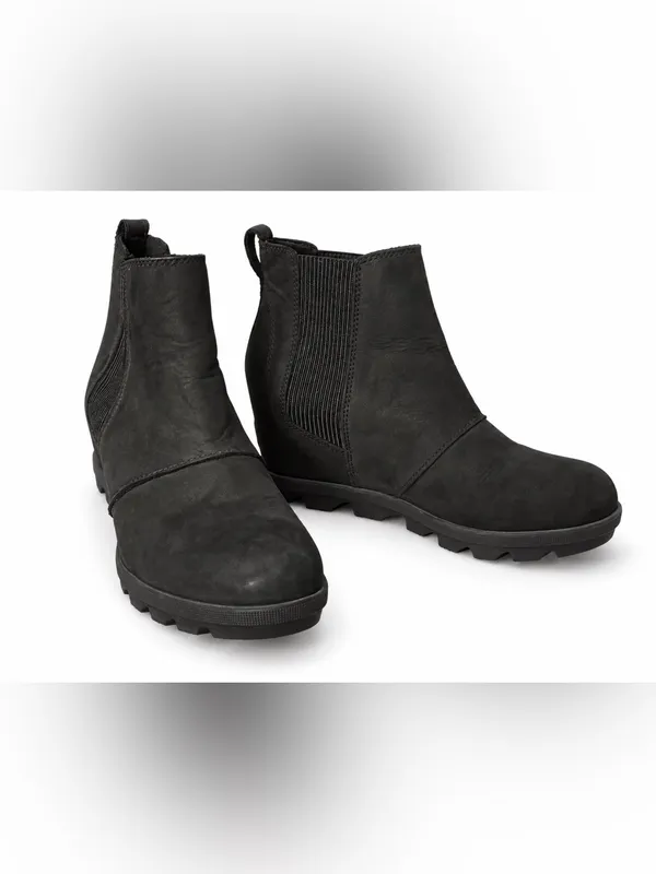 Sorel black wedge Chelsea ankle boots in very good preowned condition. - Image 5