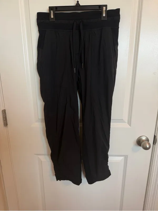 Lululemon Dance Studio Crop *25" Size 6 - Image 3