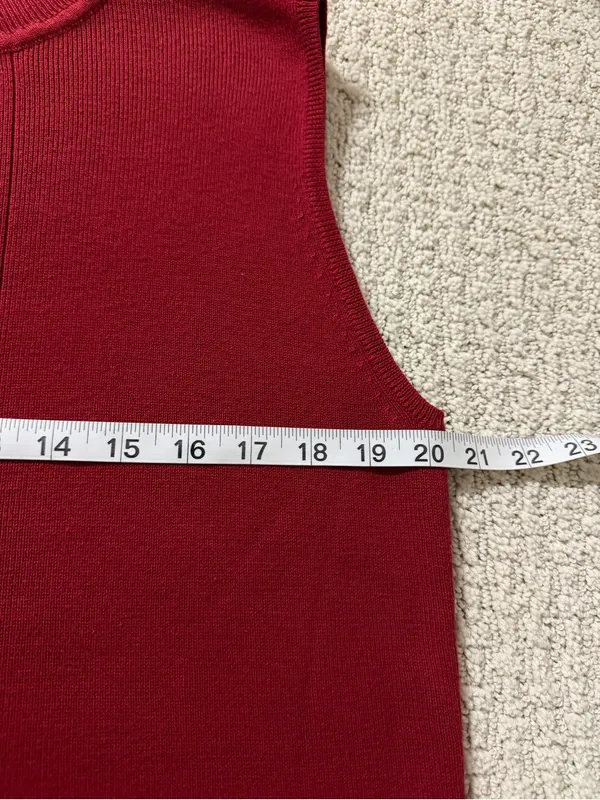 Dressbarn Women's Red Mock Neck Sleeveless Knit Sweater Top Size 14/16 - Image 4