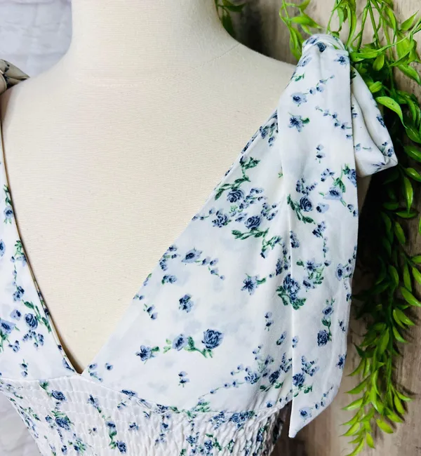 Boutique Floral Crop Top - Image 3