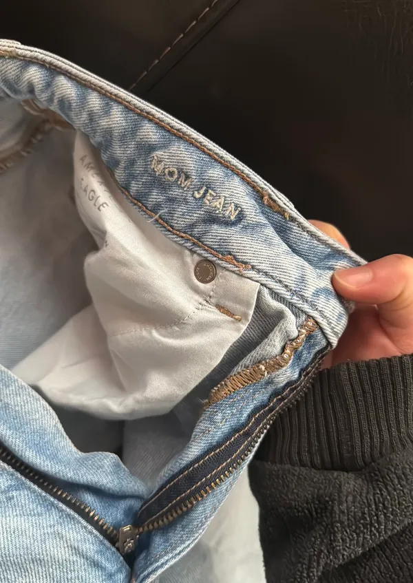 American Eagle Mom Jeans - Image 4