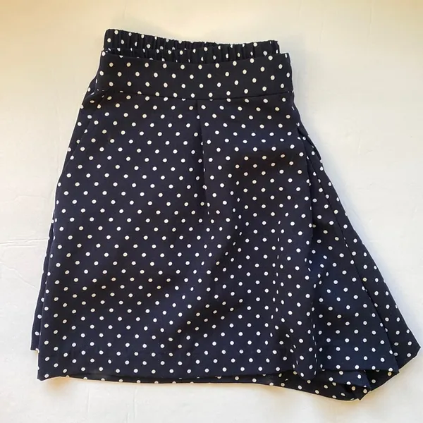 Gap Factory navy blue white polka dot knit swing shorts, size M - Image 2