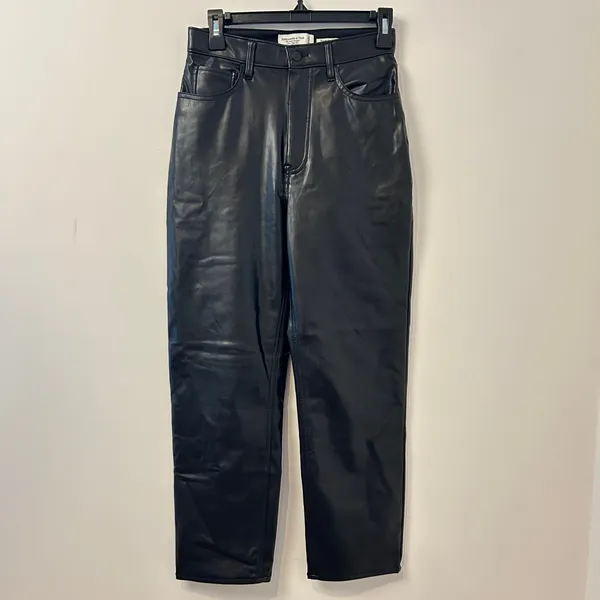 NWT Abercrombie & Fitch The Ankle Straight Ultra High Rise Vegan Leather Size 4 - Image 3
