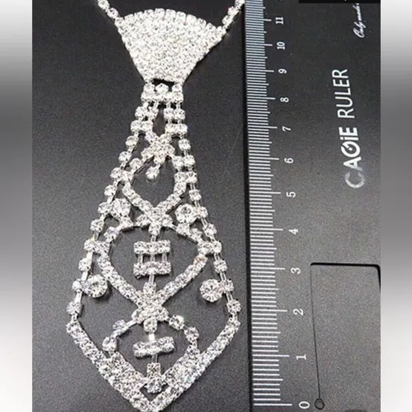 Silver & rhinestone necktie Necklace. With gift box - Image 4
