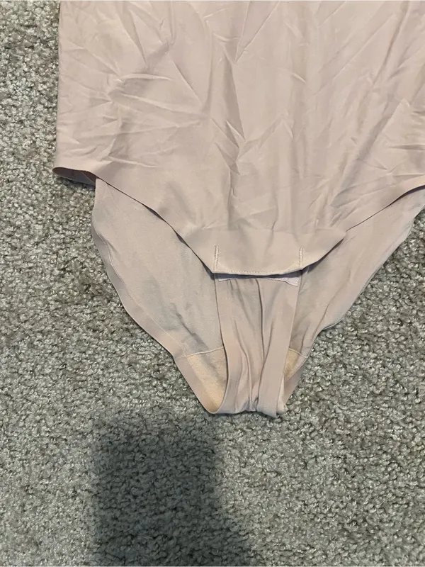 Chantelle smooth touch‎ nude bodysuit XS/S padded with snap closure - Image 4