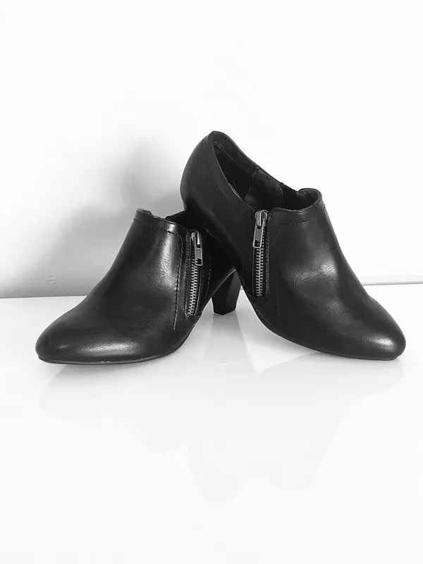 NWOT Rialto Black Leather Zip Ankle Bootie - Image 2