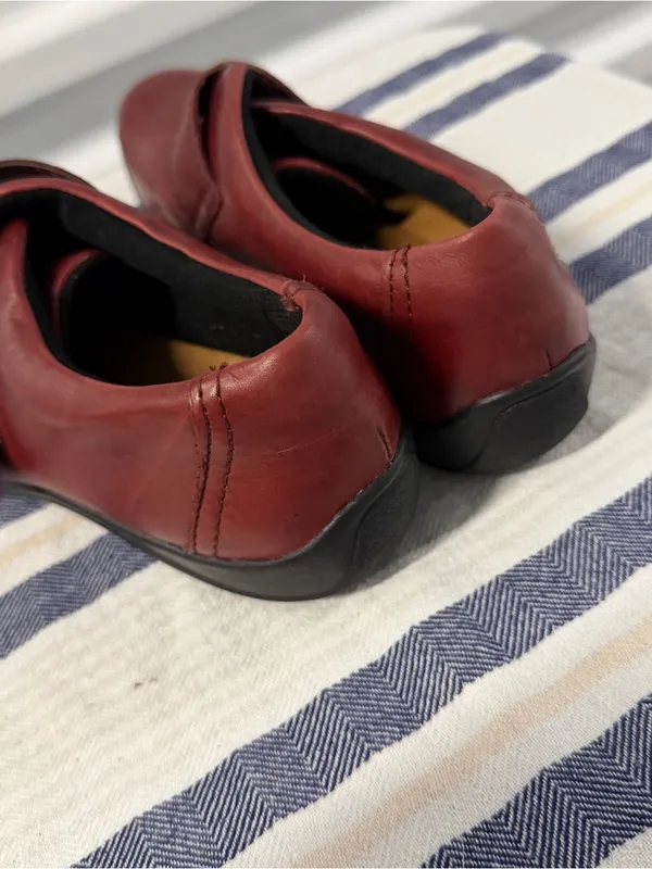 Clarks Artisan Red Leather Mary Jane Comfort Shoes Women’s 9.5M - Image 2