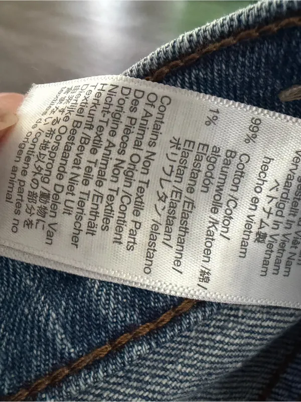 Madewell Light Blue Straight-Leg Jeans with Raw Hem - Image 9