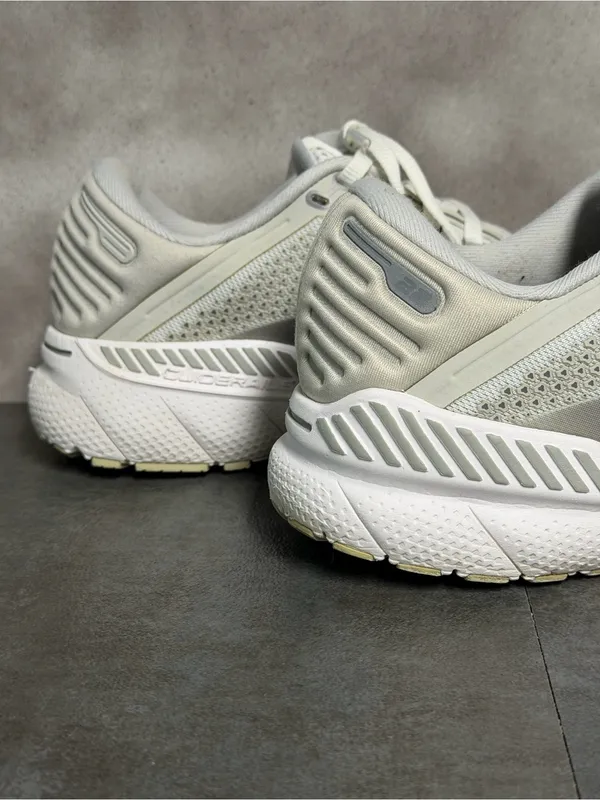 Brooks Adrenaline GTS 22 Women’s Oyster Grey/White Sneakers 1203531B134 Sz 7.5B - Image 15