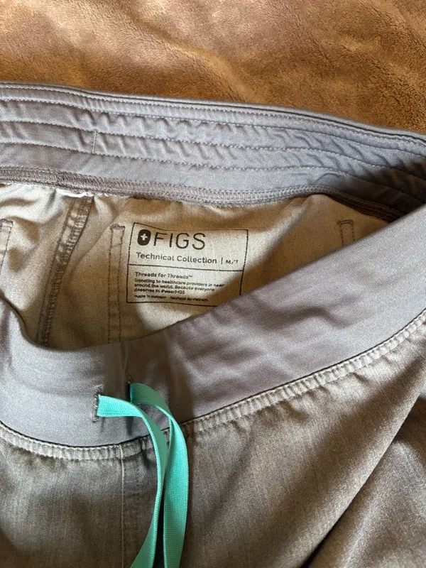 Figs Technical Collection Livingston Basic Scrub Pants Size Medium Tall Gray - Image 4