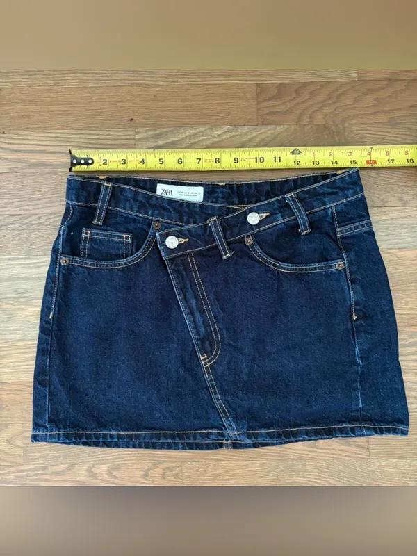 Zara dark wash crossover waist denim mini skirt size small - Image 6