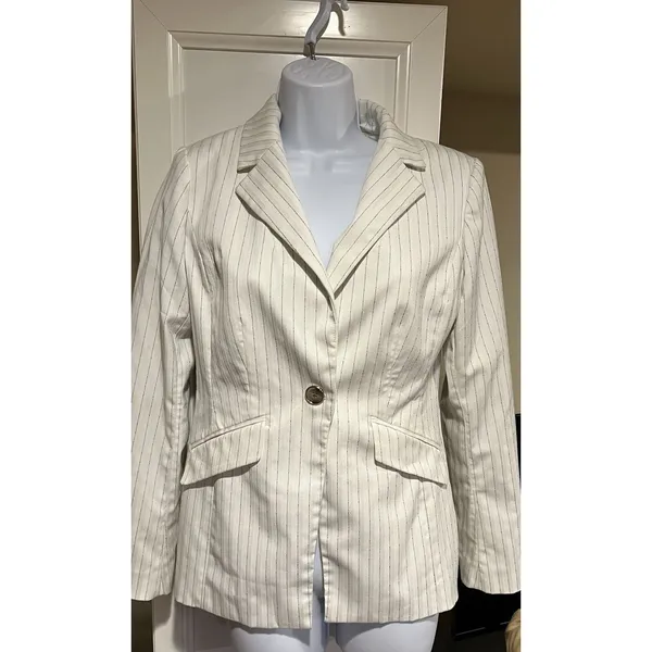 White House Black Market One-Button Blazer in Pinstripe Size 2 Ivory. - Image 10