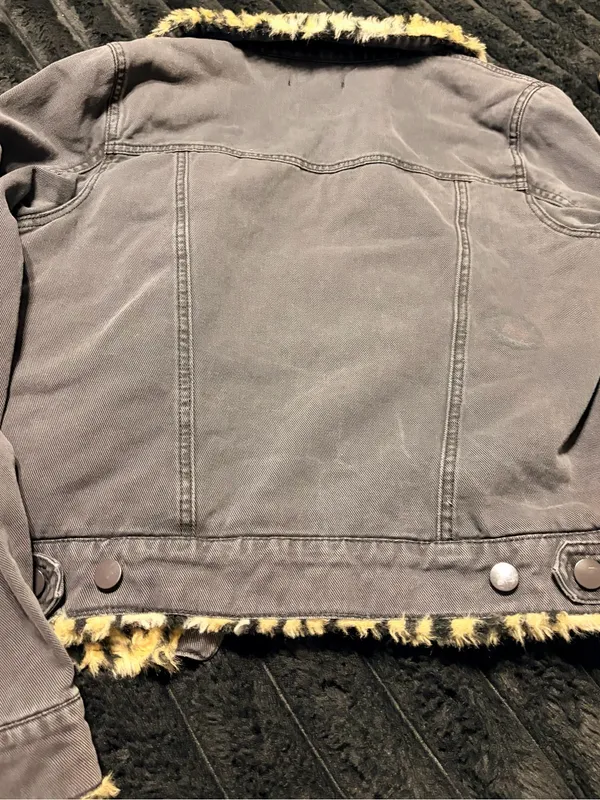 Forever 21 Gray Denim Jacket with Yellow Leopard Faux Fur Lining - Image 7