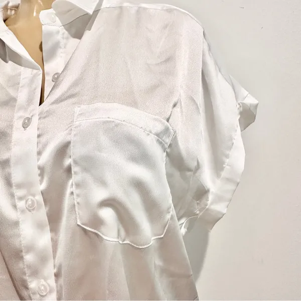 Entro White Satin Blouse Sz M Button Front Shirt Short Sleeves - Image 3