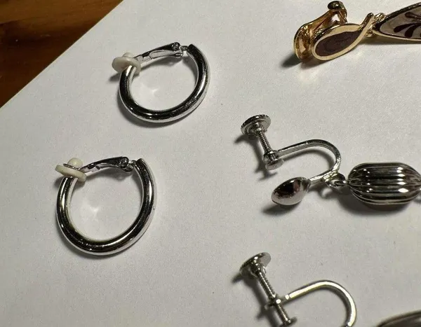 Lot of 5 Clip On Screw On Earrings Gold Tone or Silver Tone Mix - Image 5