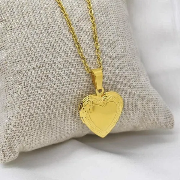 Vintage Inspired Gold Heart Locket Necklace - Image 3