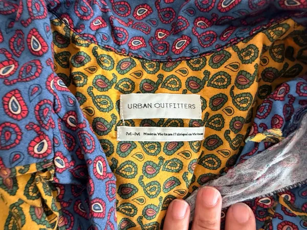 Urban Outfitters Mixed Paisley Colorblock Button Down Shirt Size M - Image 2
