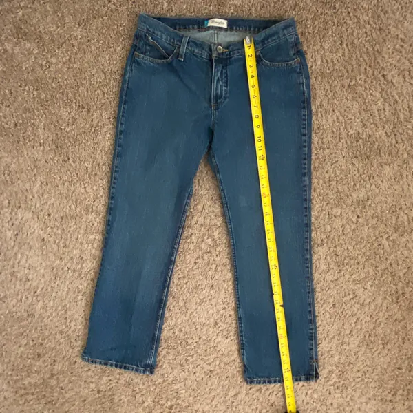 Women’s Wranglers size 11/12 x 30 - Image 9