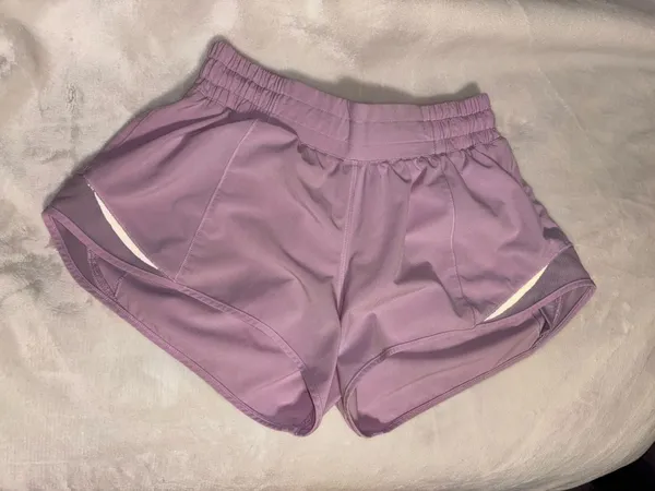 Lululemon Shorts Hotty Hot 2.5" - Image 2