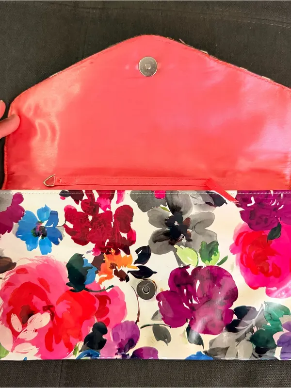 Vintage Gunne Sax Floral Envelope Clutch in White with Pink, Purple & Red Blooms - Image 4