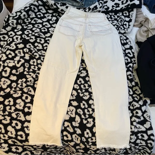 Verge Girl white straight leg jeans with raw hem - Image 2