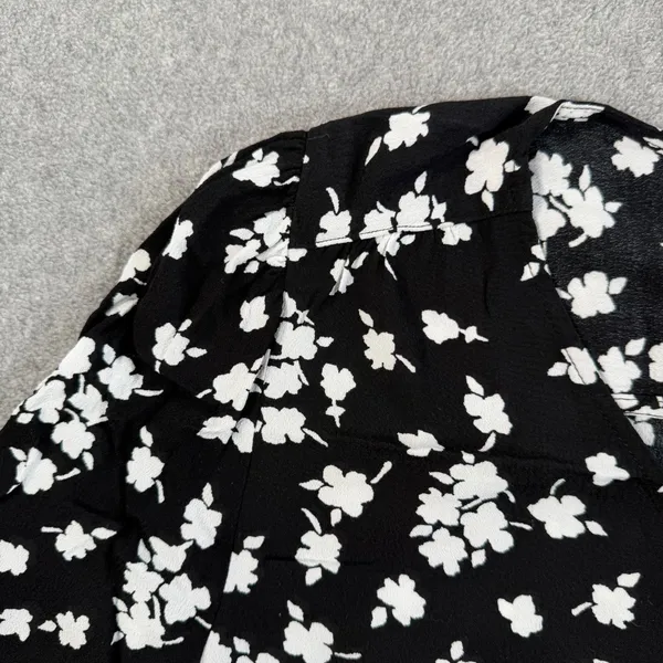 Ann Taylor LOFT Women's Large Black & White Floral Print V-Neck Button Front Blouse Top - Image 6