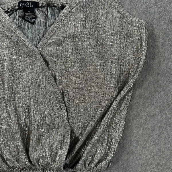 Rue 21 Silver Metallic Crop Top Size Medium V-neck Faux Wrap Spaghetti Strap Y2k - Image 3