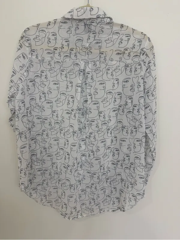 Princess Polly White Button-Up Shirt with Abstract Line-Face Print size 4 - Image 2