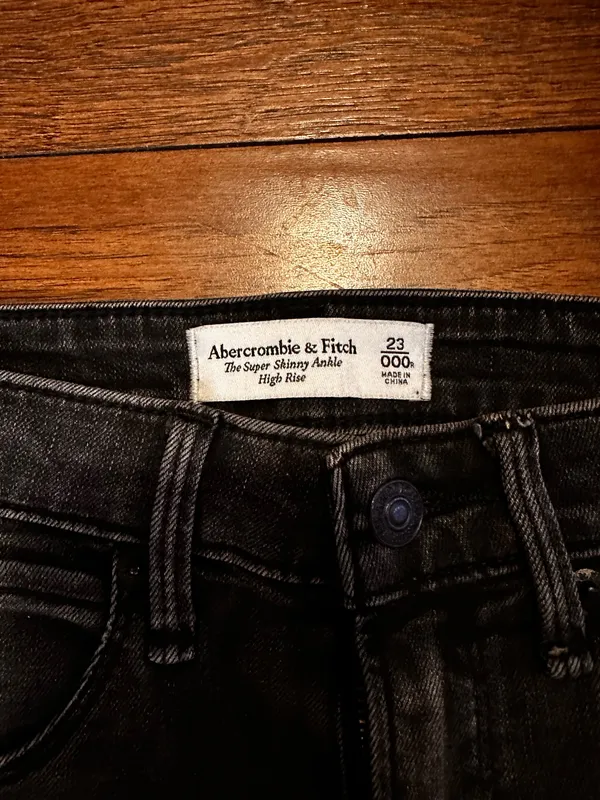 Abercrombie Jeans - Image 2
