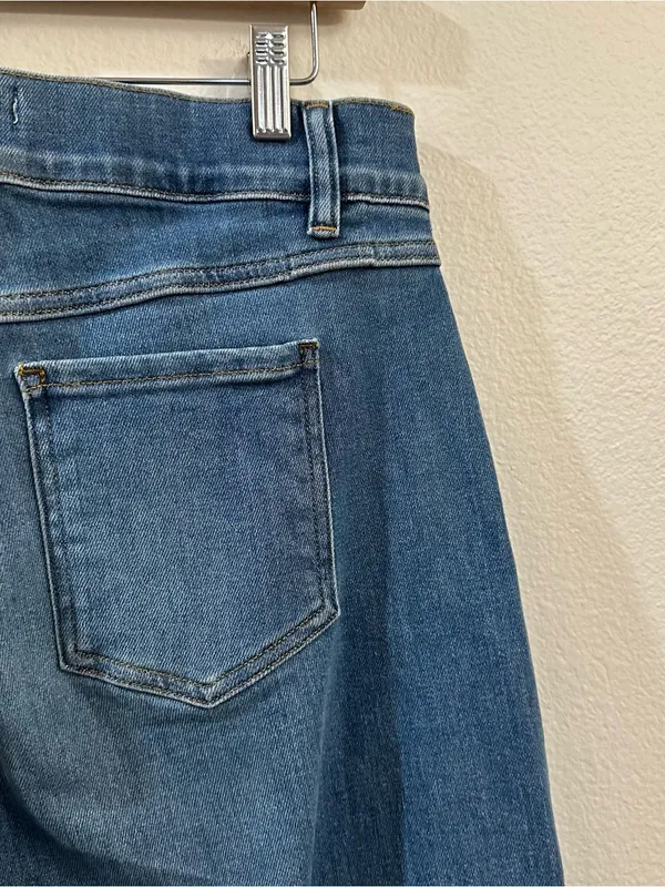 SPANX EveryWear Cropped Wide Leg Jeans in Stonewash Blue Size Large - Image 9