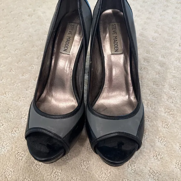 Steve Madden 7M Black Gray Leather Peep Toe Platform Heels - Image 2