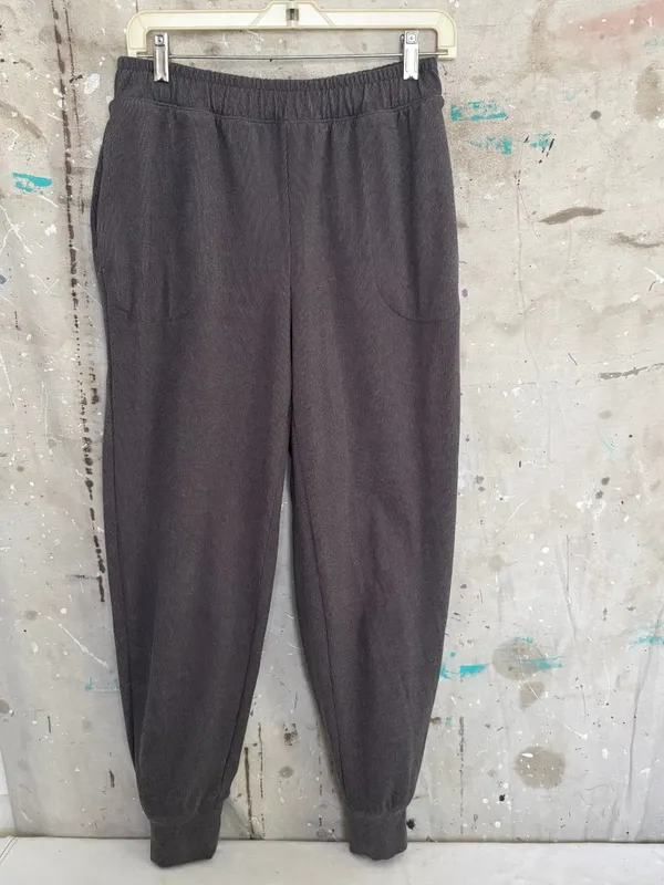 Varley Brushed Rib Slim Cuff Pant 27.5" in Black Marl - Image 2